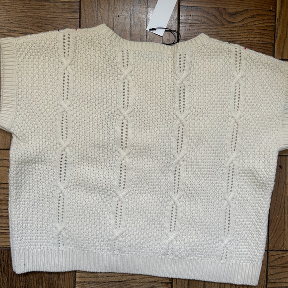 Clare V sleeveless summer sweater size Large cream, red and black. - Picture 2 of 4